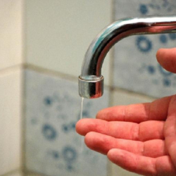 Горожане жалуются на отсутствие горячей воды. В «Бишкектеплосети» назвали причину