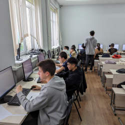 Кыргызстандык окуучу Кытайда өткөн информатика боюнча олимпиадада күмүш байге утту