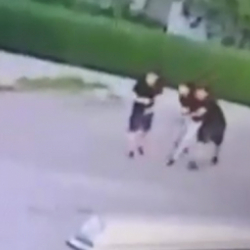 В Бишкеке средь бела дня похитили парня