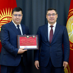 Садыр Жапаров Өзбекстан элчисин кабыл алды