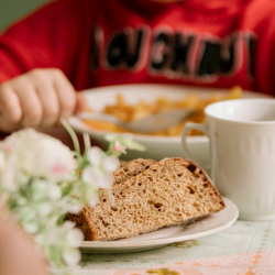 Казакстан: Бала бакчада балдар жапырт ууланды