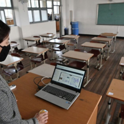 Ар бир мугалим ноутбук менен камсыз болот. Аларды «Кыргызиндустрия» мекемеси чогултат