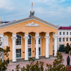 Кыргызстанда ЖОЖдор келишим менен окутуунун баасын жогорулатышы мүмкүн