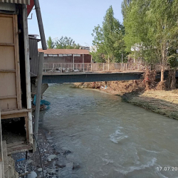 На чиновников, допустивших незаконное строительство на реке Ак-Буура, завели дело