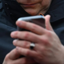 Камактагыларга телефон киргизгендерди кылмыш жоопкерчилигине тартуу сунушталды