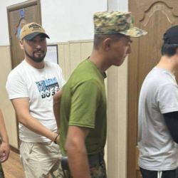 Журналисттер дагы эки айга камакта калтырылды