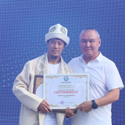 Оштун мэри Мунарбекке үч бөлмөлүү, Беганас Султанбаевге эки бөлмөлүү үй берди