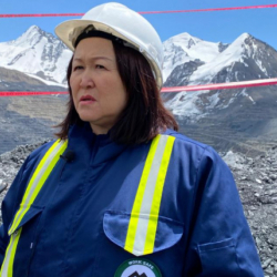 Кутманова менен анын уулу камакта калды