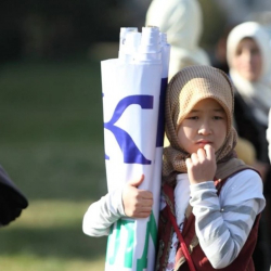 Мектептерде хиджабды чечүүгө мажбурлоолор чындыкка дал келбейт - Министрлик