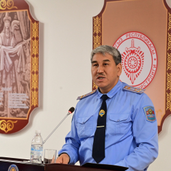 Министр Ниязбеков Жеңиш Жоробековго жол коопсуздугу боюнча түшүндүрүү иштерин күчөтүүнү тапшырды