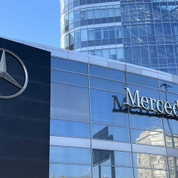 Квартальная прибыль Mercedes-Benz упала на 54%