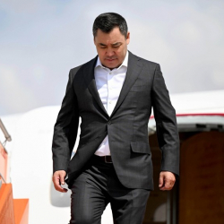 Президентти Өзбекстанга кимдер коштоп кетти?