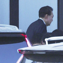 Президент Южной Кореи не будет участвовать в допросе из-за состояния здоровья