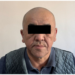 УКМК: Жалал-Абад облустук сотунун судьялары пара алып жаткан жеринен ортомчулук кылган Жалал-Абад облустук аймактык адвокатурасынын төрагасы кармалды