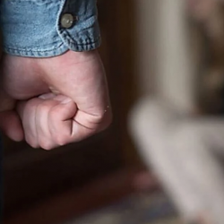 Бишкекте жаран милицияга чалып, аялын өлтүргөнүн айткан