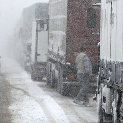 Бишкек – Ош унаа жолунда оор жүк ташуучу унааларга чектөө киргизилди