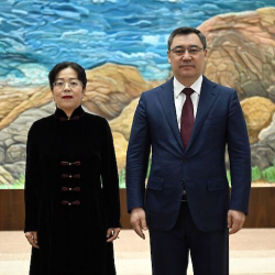 Садыр Жапаров Кытайдын Кыргызстандагы элчиси Лю Цзянпинди кабыл алды