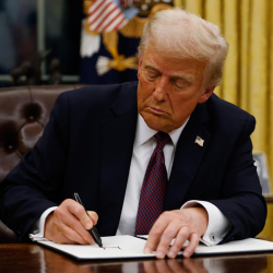 Трамп Украина кризисин 100 күндө чечүү аракетин пландоодо