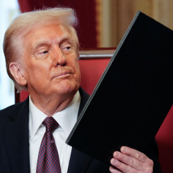 Сурамжылоо жыйынтыгында  Трамптын алгачкы жарлыктарына америкалыктар нааразы