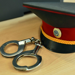 Милиционерлер бир нече адамды уруп-сабаган деп шектелүүдө