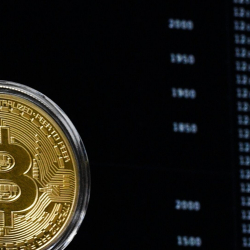 Депутаттар элди күмөндүү криптовалюталарга алданбоого чакырышты