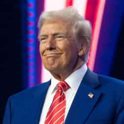 Трамп АКШ менен Орусиянын Эр-Рияддагы сүйлөшүүлөрүн абдан жакшы деп мүнөздөдү