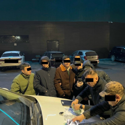 Транспорт департаментинин башкы адиси пара алып жаткан жеринен кармалды