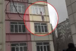 Бишкекте 5-кабаттан кулаган аял каза болду