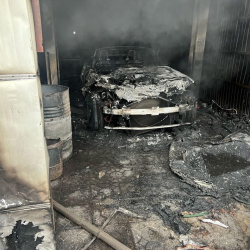 Автоунаа оңдоочу жайдан чыккан өрттөн төрт унаа күйүп кетти