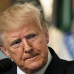 Трамп: Украина тынчтык макулдашуусун түзүүгө шашылбай турганын көрсөттү