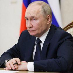 Путин СВО катышуучуларын жана алардын үй-бүлөлөрүн колдоо боюнча тапшырма берди