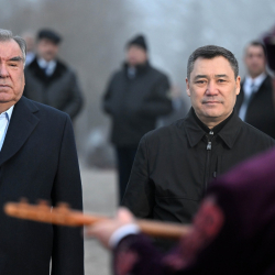 Садыр Жапаров: Эки мамлекеттин ортосунда маселе чечилип жатканда жеке кызыкчылыктын “жаназасын” окуп коюшубуз керек