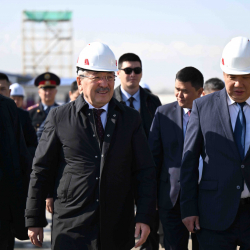 МинКаб Төрагасы Адылбек Касымалиев Бишкектеги негизги инфраструктуралык объектилердин курулушунун жүрүшү менен таанышты