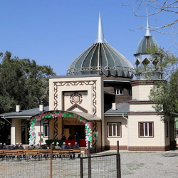 Мечит, чиркөө жана башка диний багыттагы объекттердин санына чектөө кирет. Токтом долбоору коомдук талкууда