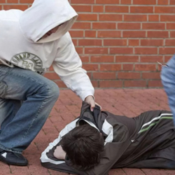 Ошто мугалимди окуучулар сабап салган