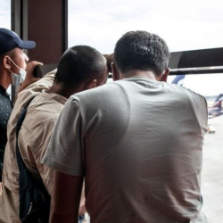 В Кыргызстан вернулись 20 граждан, депортированных из США