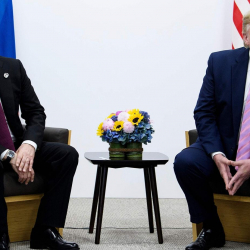 Япония Путин менен Трамптын Украина боюнча сүйлөшүүсүнө комментарий берди