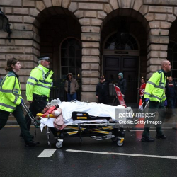 Ливерпулда чогулган элди унаа сүзүп, 50гө жакын адам жабыркады