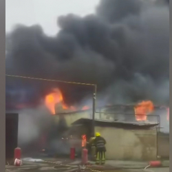 Бишкекте эмерек чыгарган цехте ири өрт чыкты