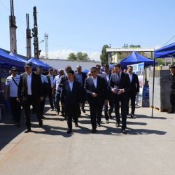 Камчыбек Ташиев мурда машина курган заводдун аймагында болду