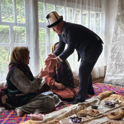 Мэр Токторбаев күйөөсүнүн колунан каза тапкан аялдын жакындарына көңүл айтты