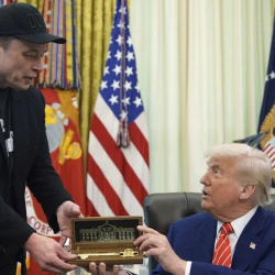 Маск извинился за некоторые свои посты про Трампа