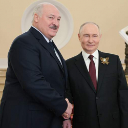 Лукашенко поздравил Путина с Днем России