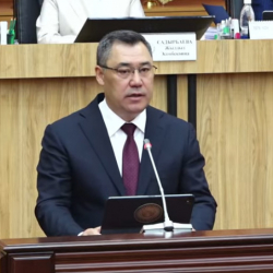 Президент Жапаров депутаттарга ыраазылык билдирди