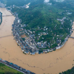 Кытайда суу ташкынынан 80 миңден ашуун адам эвакуацияланды