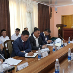 Ташиев Чүйдөгү аткаминерлерди сындап, аким-мэрлерге ойлонууга 3 күн берди