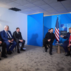 Трамп встретился с Зеленским на саммите НАТО. О чем они говорили?