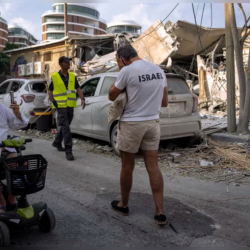 Одиннадцать граждан Кыргызстана успешно эвакуированы из Израиля