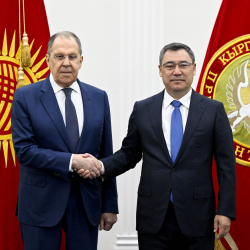 Президент Садыр Жапаров принял Министра иностранных дел России Сергея Лаврова в Чолпон-Ате