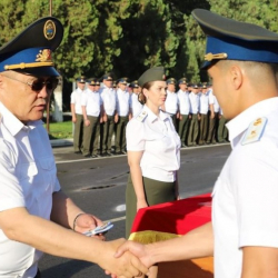 Ташиев поздравил выпускников Академии ГКНБ и учебных заведений ФСБ РФ с началом службы